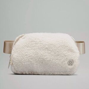 Lululemon belt bag fleece tan white sherpa rare NWT